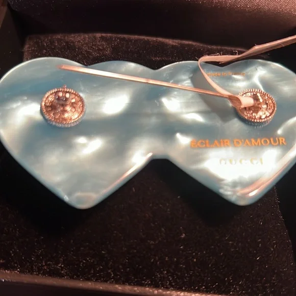 ??Authentic Gucci Brooch - threedaughtersproperties.com display picture 3